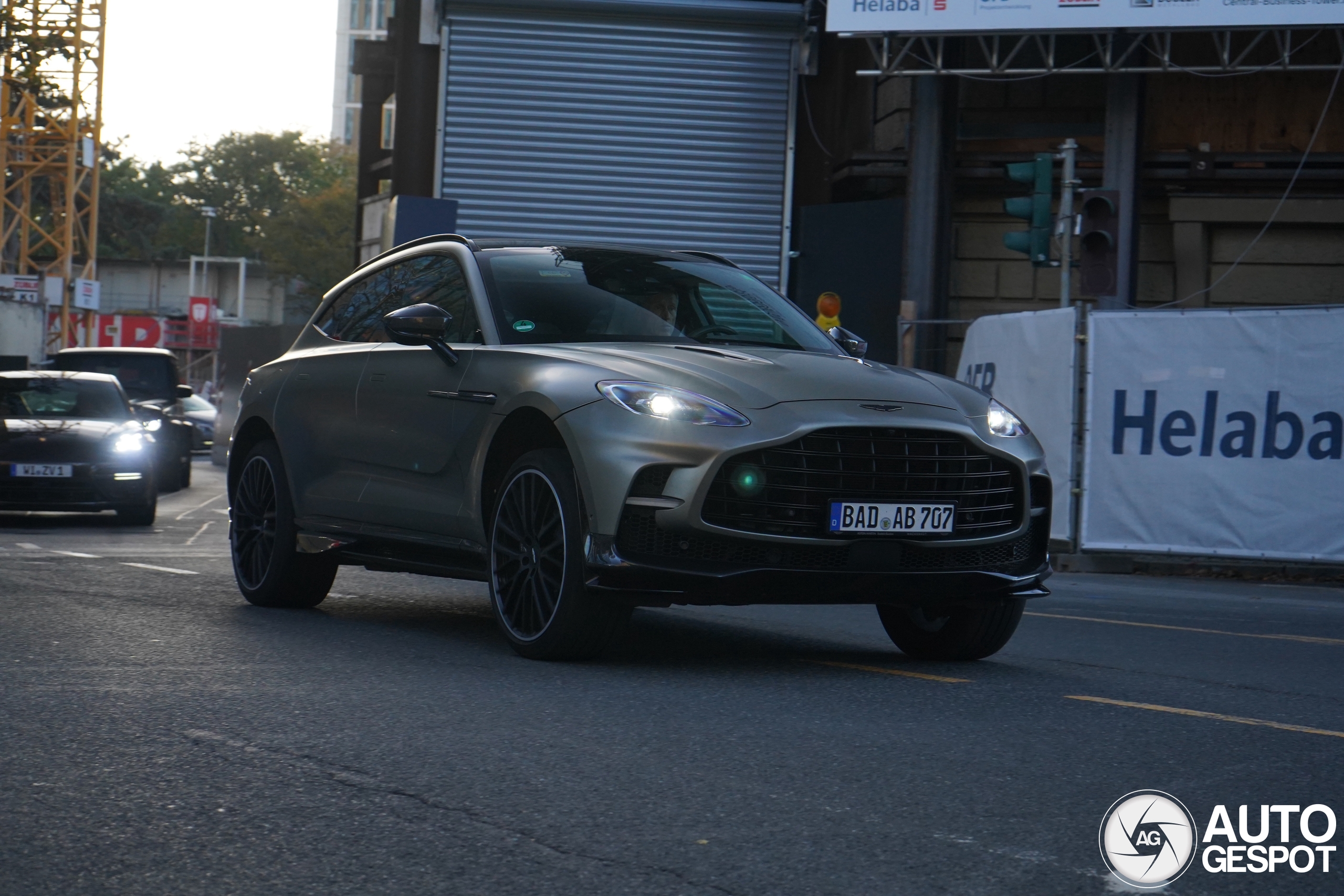 Aston Martin DBX707