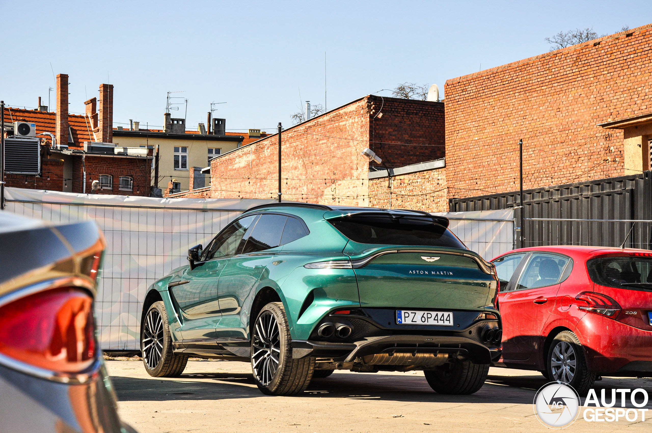 Aston Martin DBX707