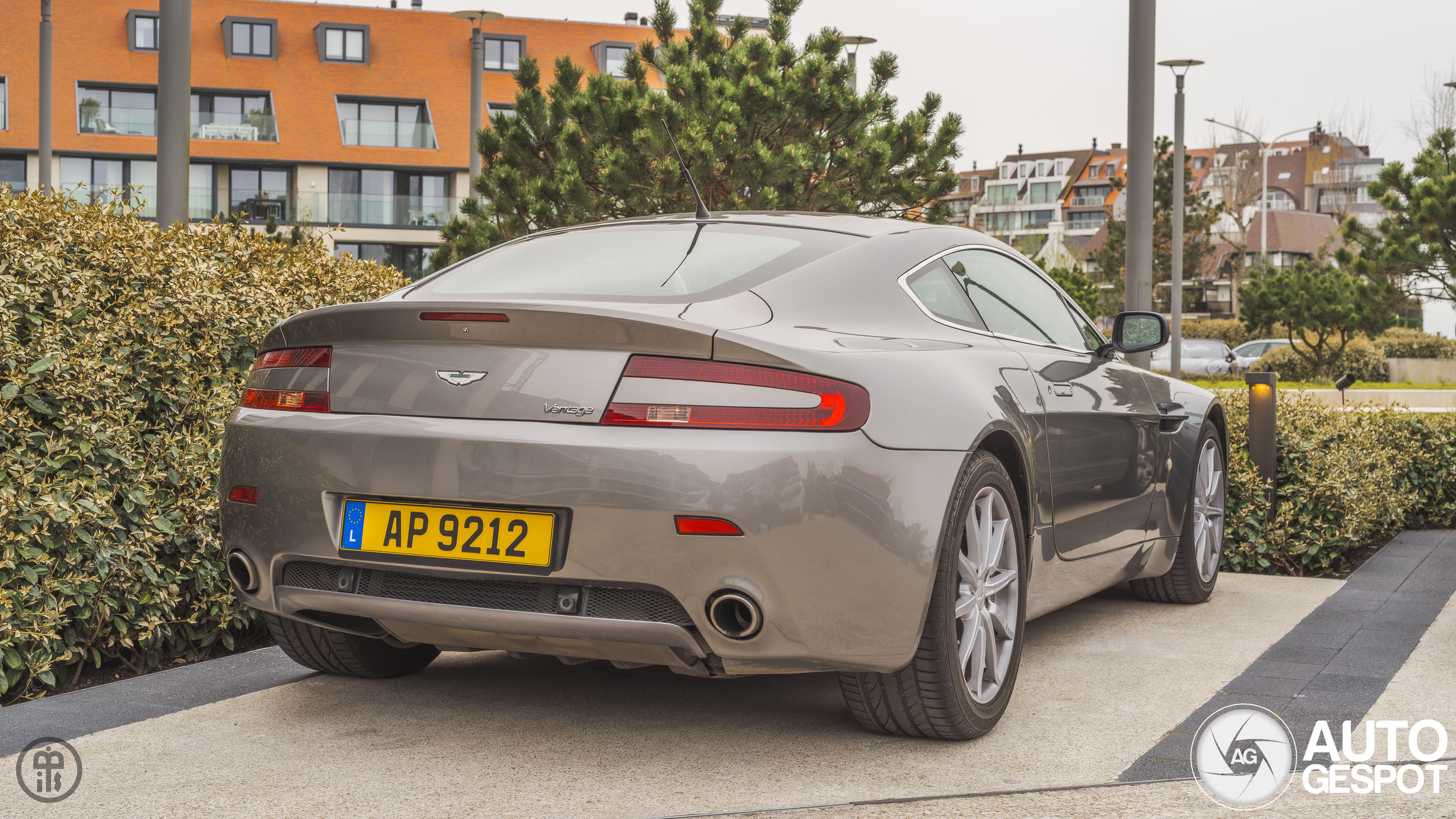 Aston Martin V8 Vantage