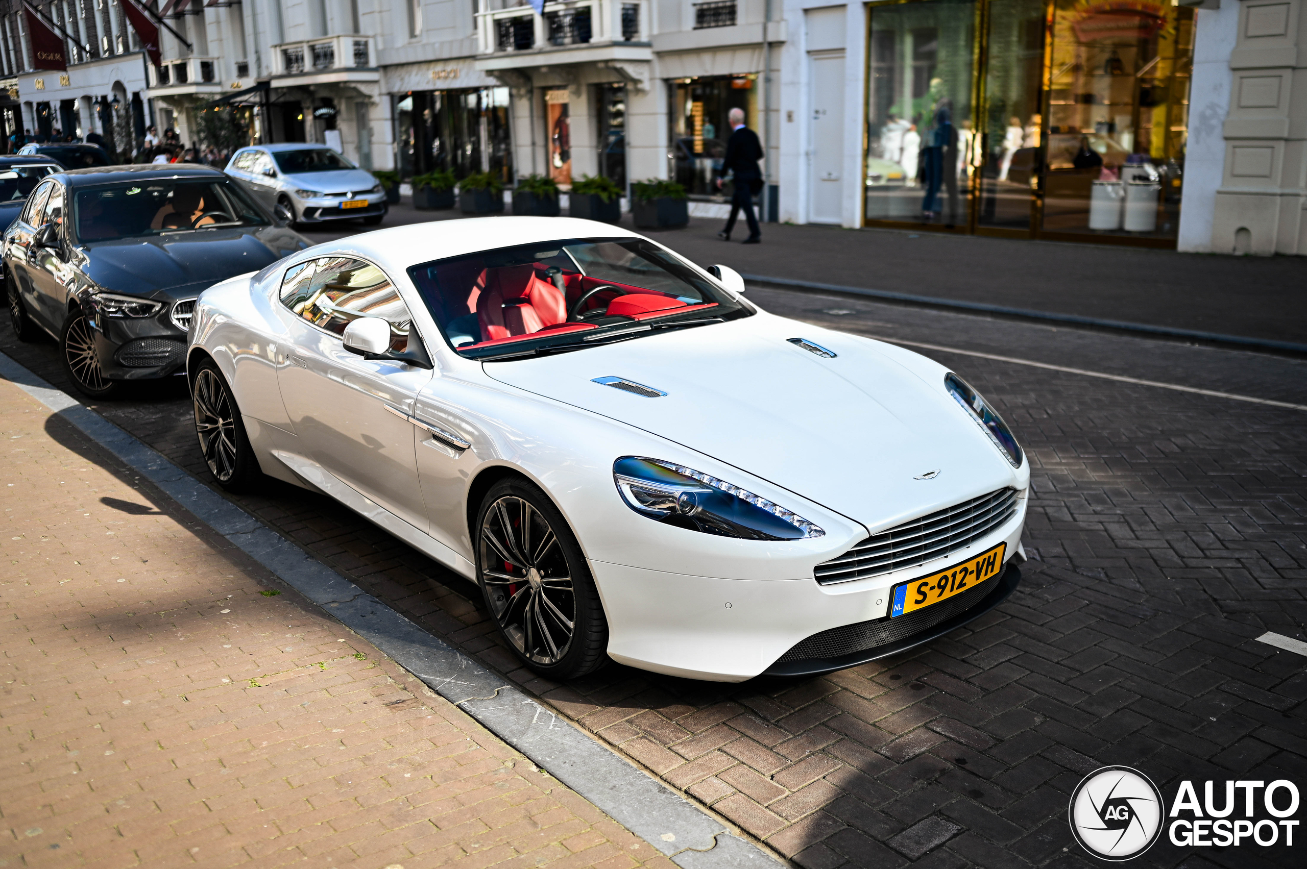 Aston Martin Virage 2011