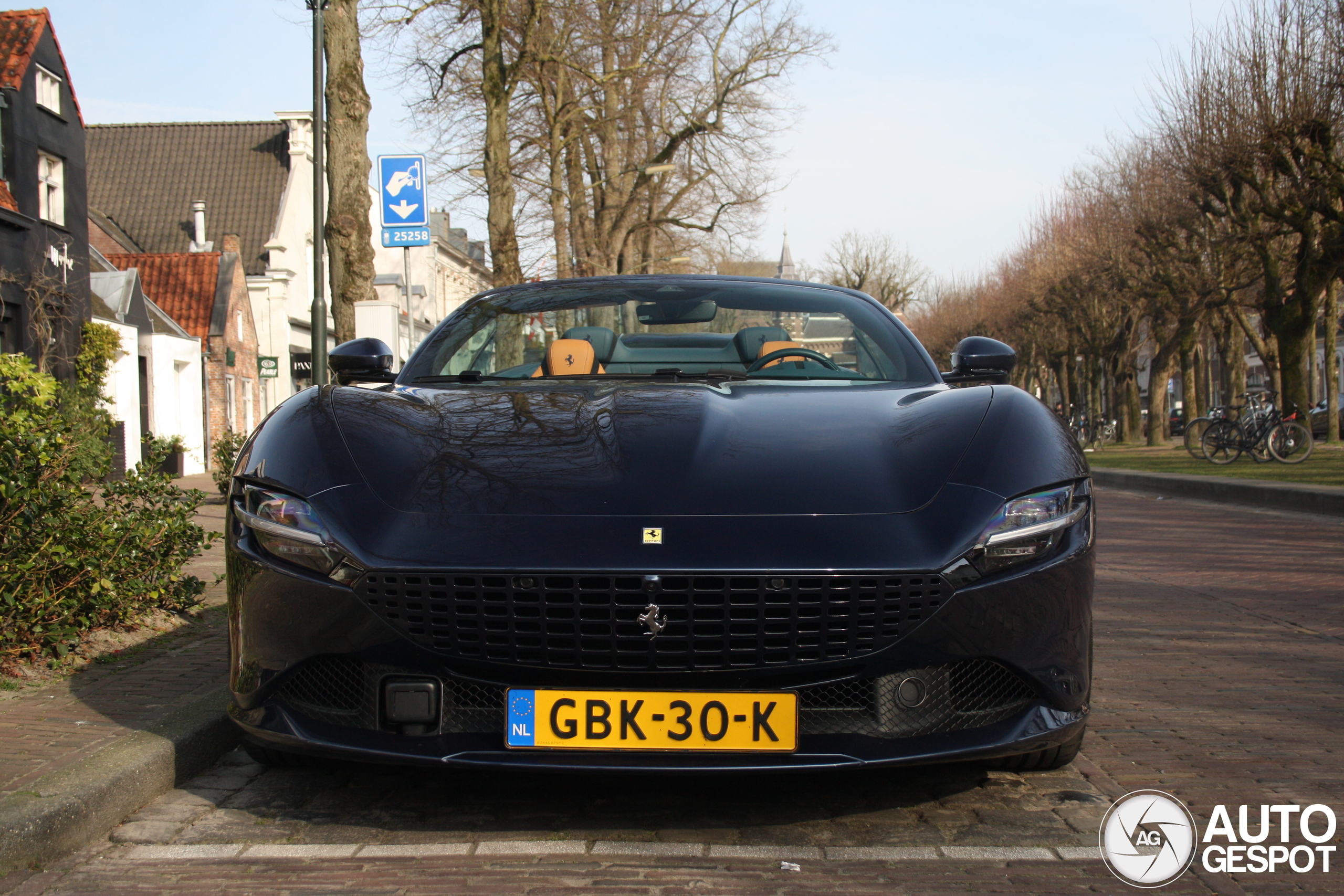 Ferrari Roma Spider