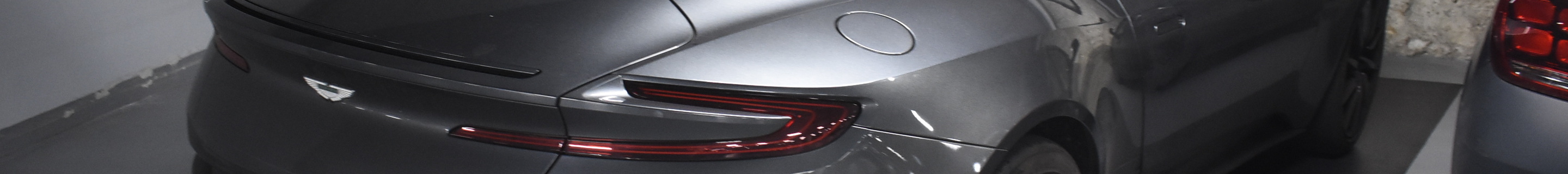 Aston Martin DB11