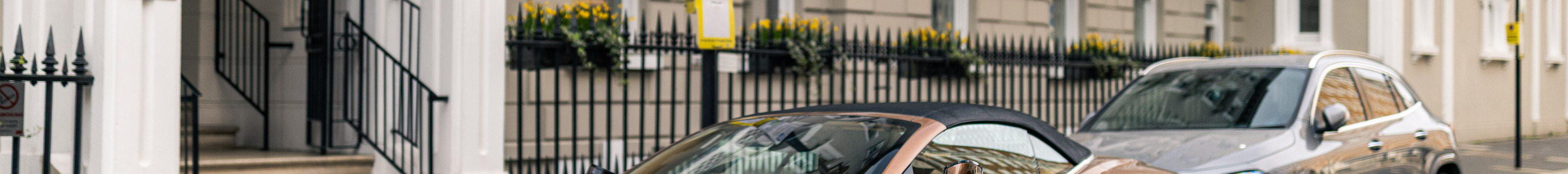 Aston Martin DB12 Volante