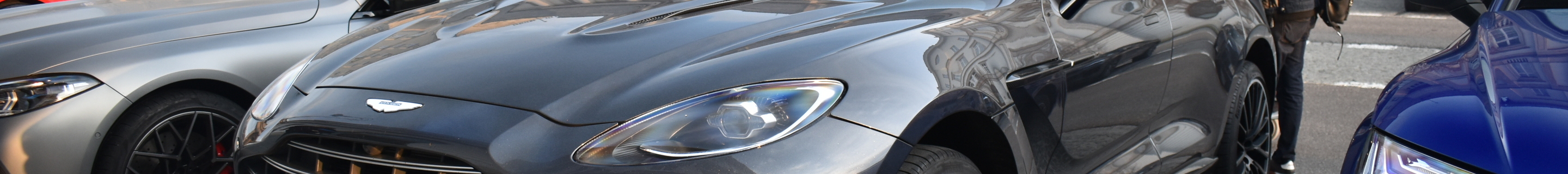 Aston Martin DBX707
