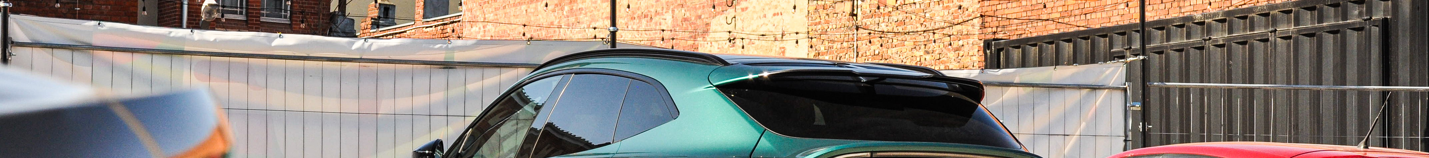 Aston Martin DBX707
