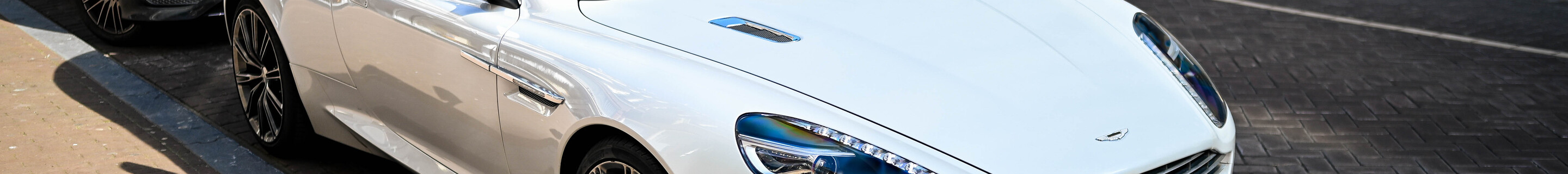 Aston Martin Virage 2011
