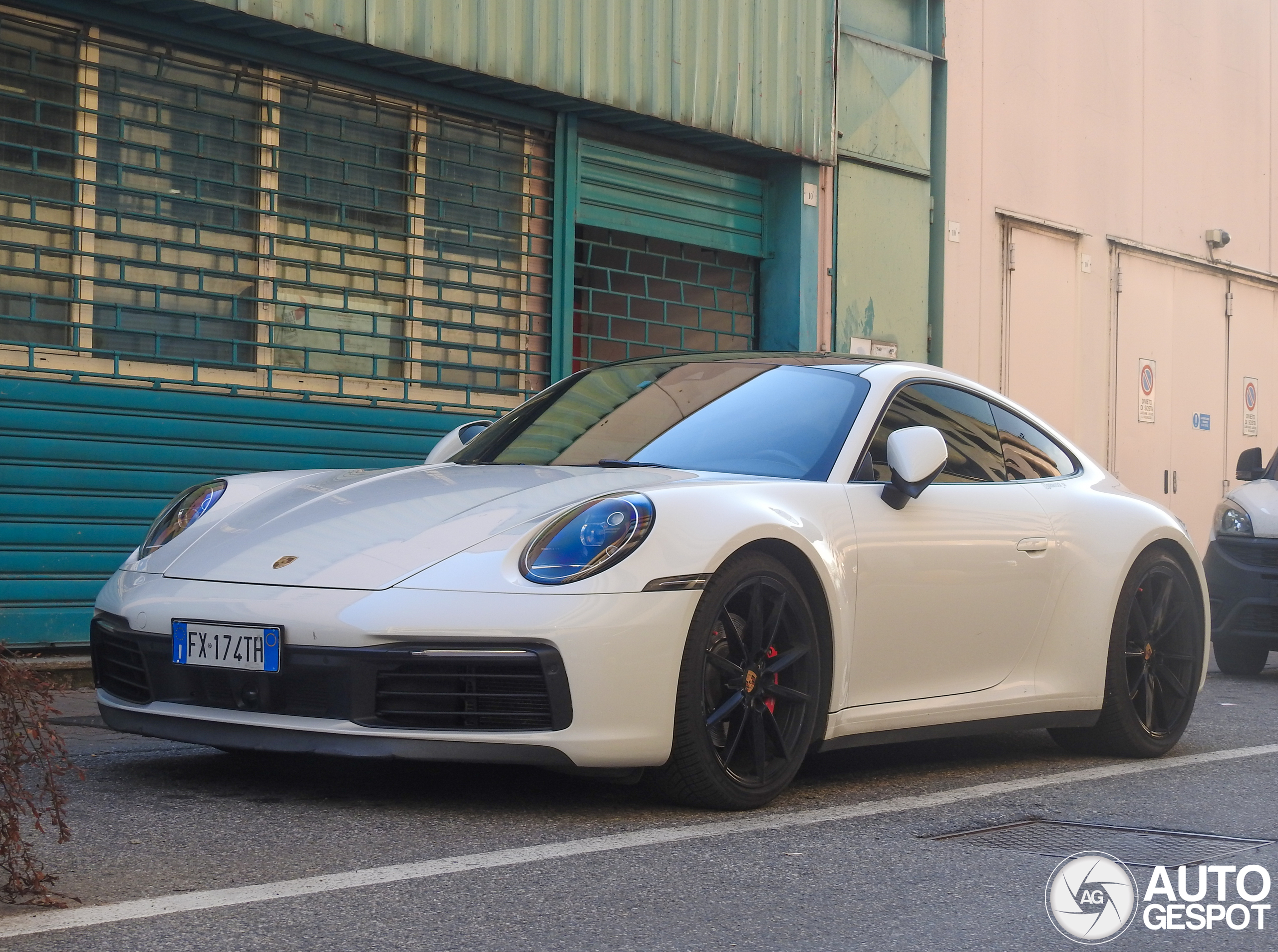 Porsche 992 Carrera 4S