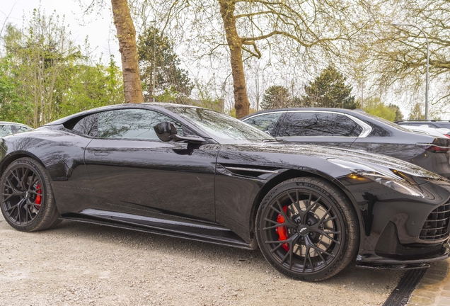Aston Martin DB12