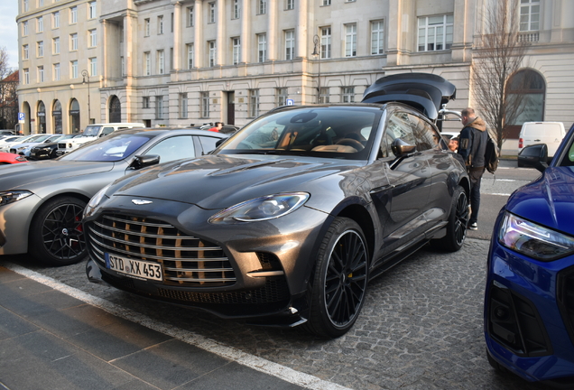 Aston Martin DBX707