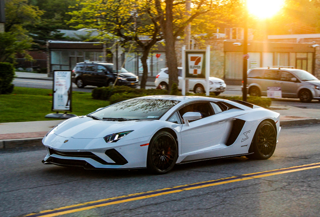 Lamborghini Aventador S LP740-4