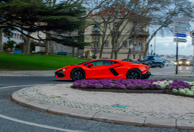 Lamborghini Revuelto