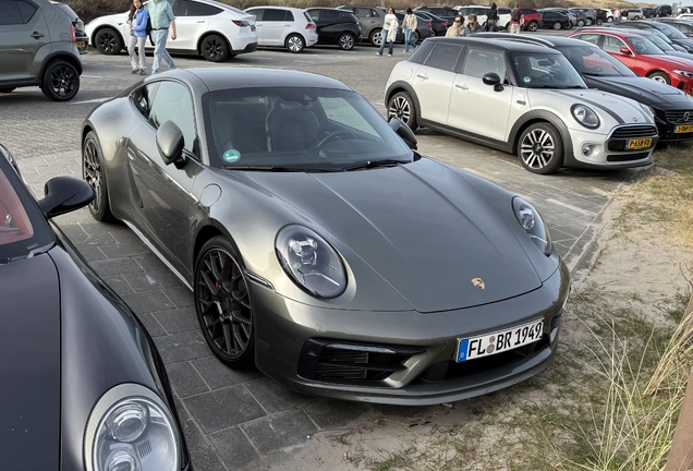 Porsche 992 Carrera 4S