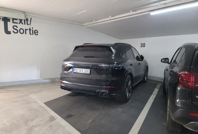 Porsche 9YA Cayenne GTS