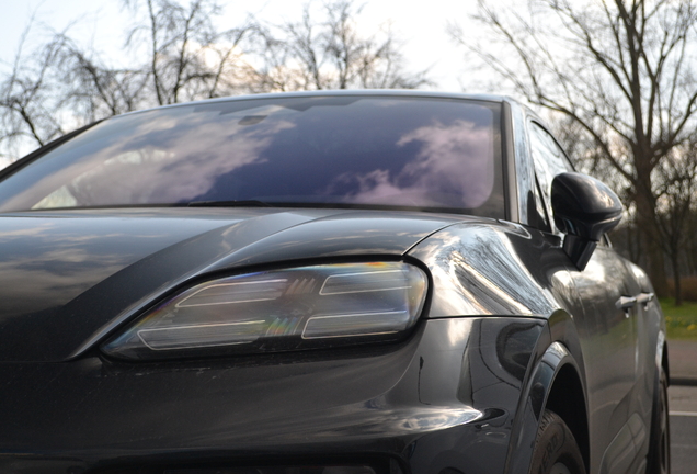 Porsche Macan EV Turbo