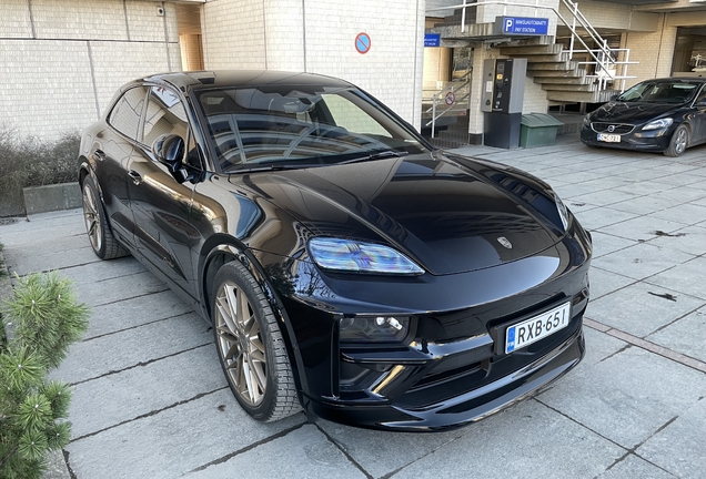 Porsche Macan EV Turbo