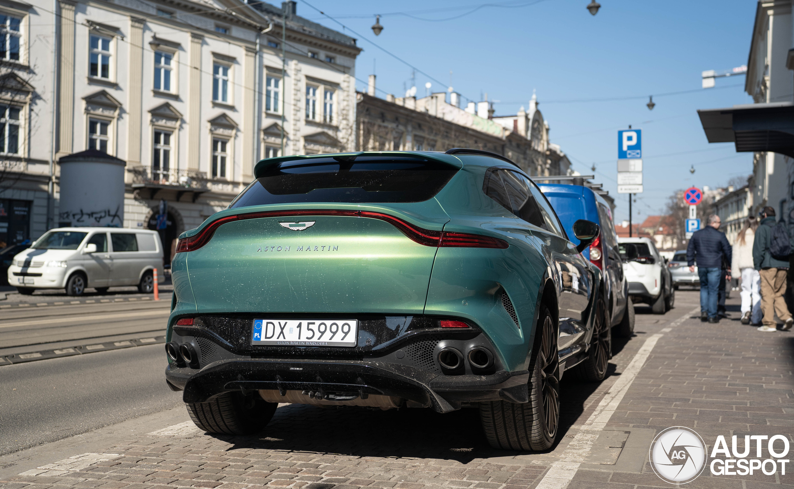 Aston Martin DBX707