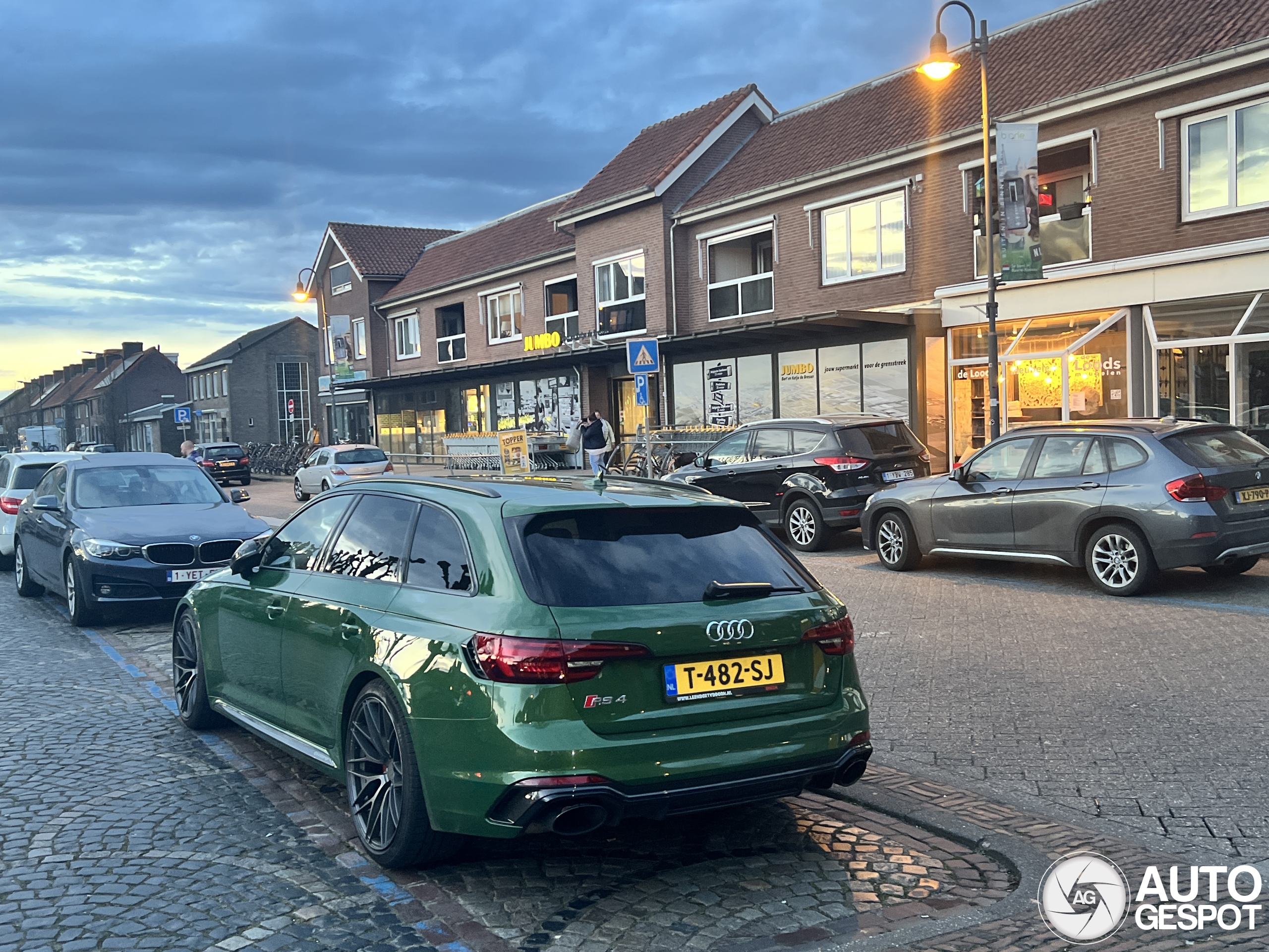 Audi RS4 Avant B9
