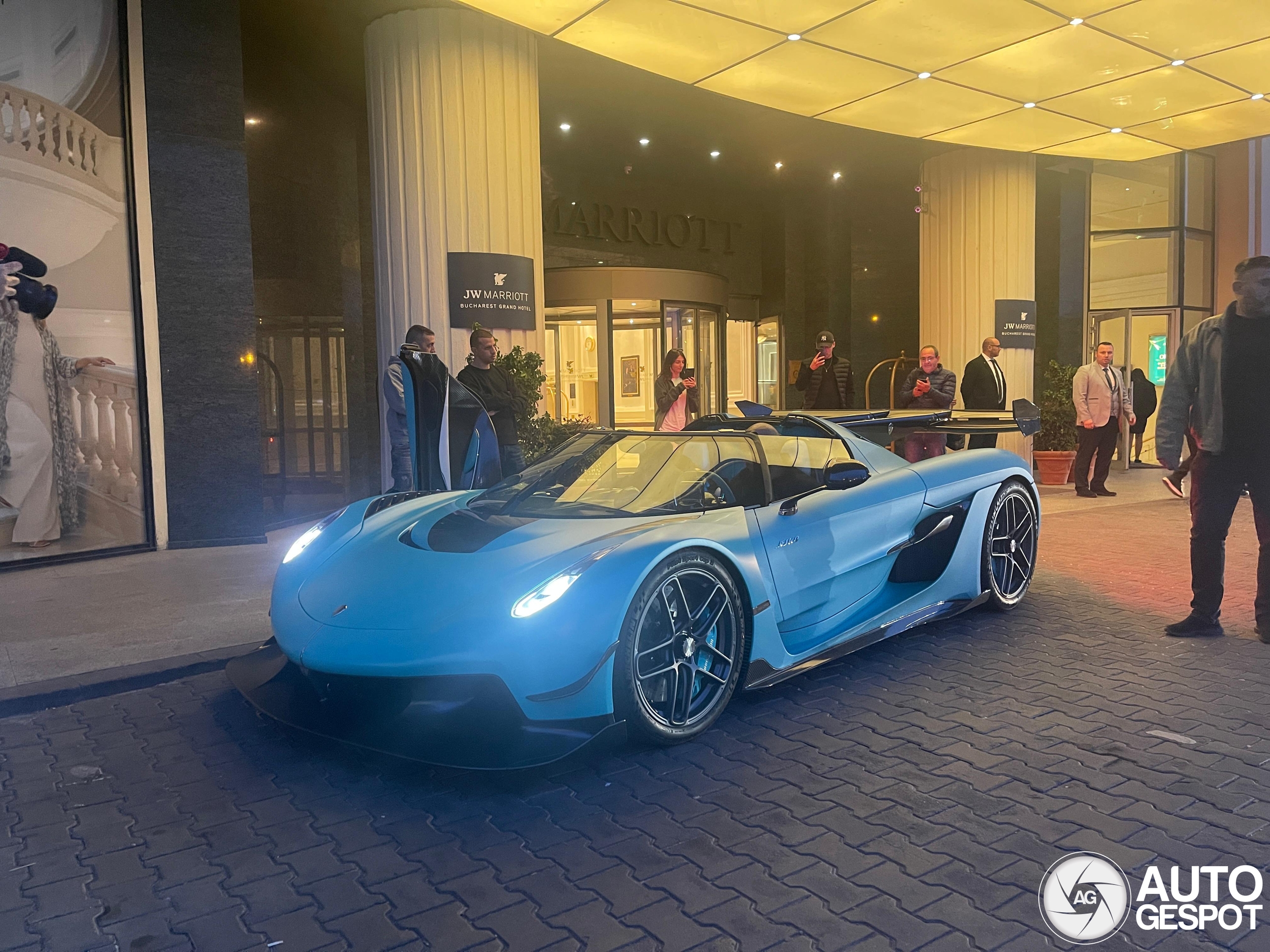 Gespot in Boekarest: Koenigsegg Jesko Attack van Andrew Tate