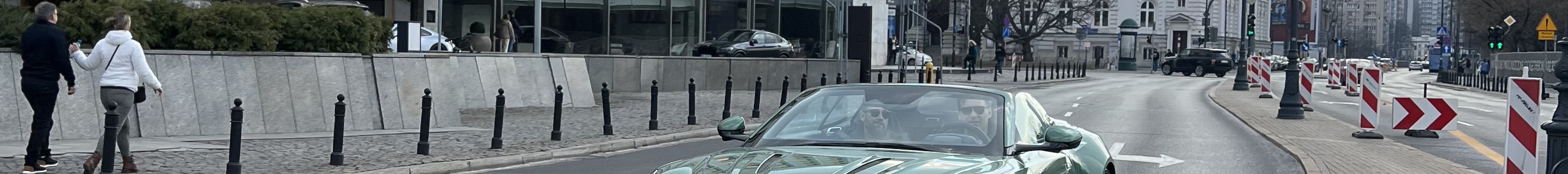 Aston Martin DB12 Volante
