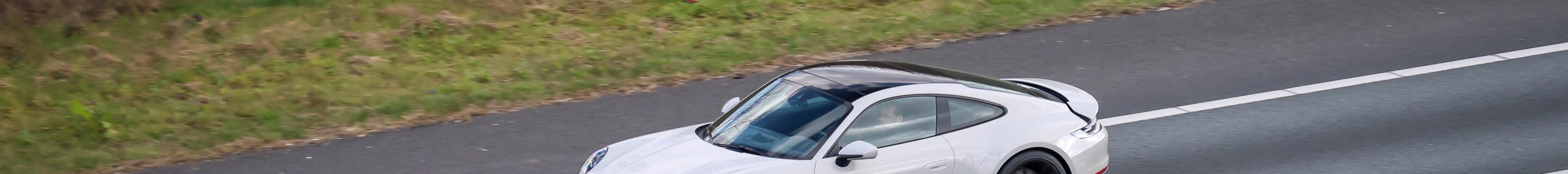 Porsche 992 Carrera 4 GTS