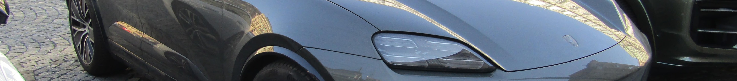 Porsche Macan EV Turbo