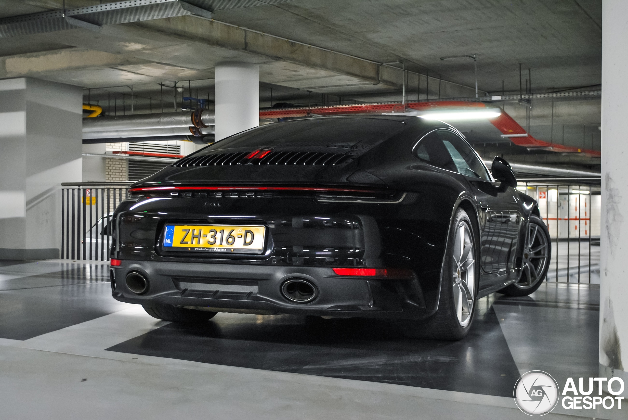 Porsche 992 Carrera 4S
