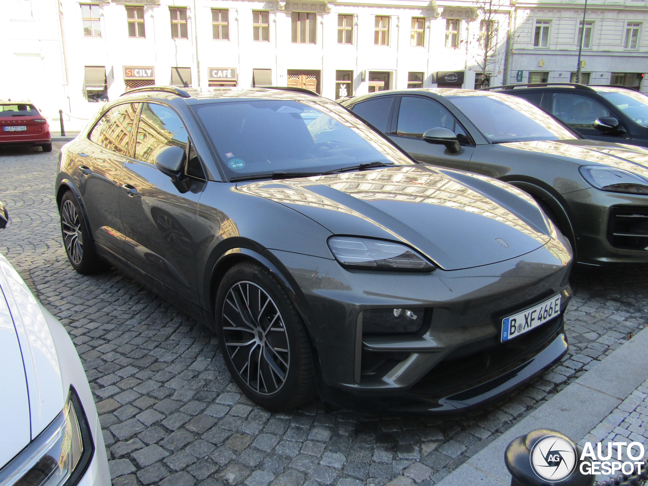 Porsche Macan EV Turbo
