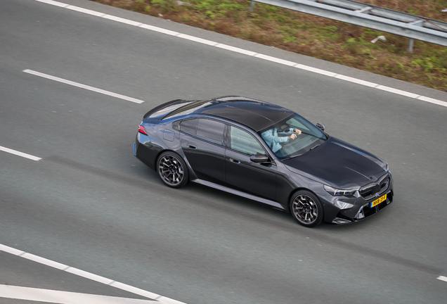 BMW M5 G90