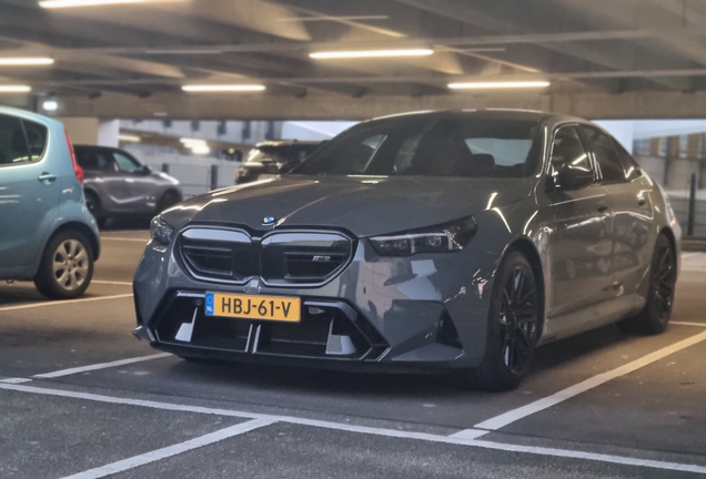 BMW M5 G90