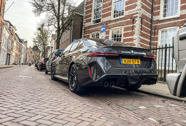 BMW M5 G90