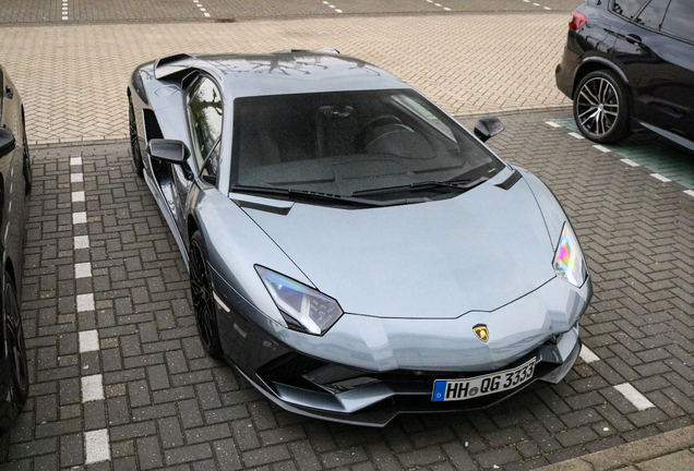 Lamborghini Aventador S LP740-4