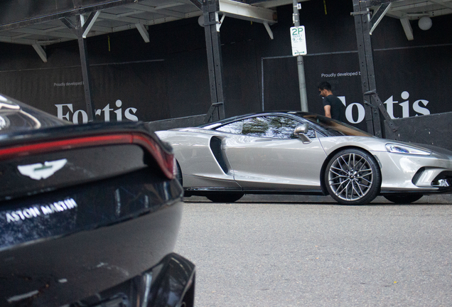 McLaren GT