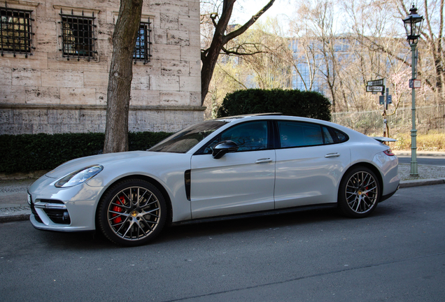 Porsche 971 Panamera Turbo