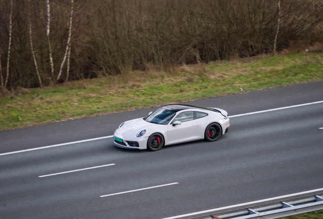 Porsche 992 Carrera 4 GTS