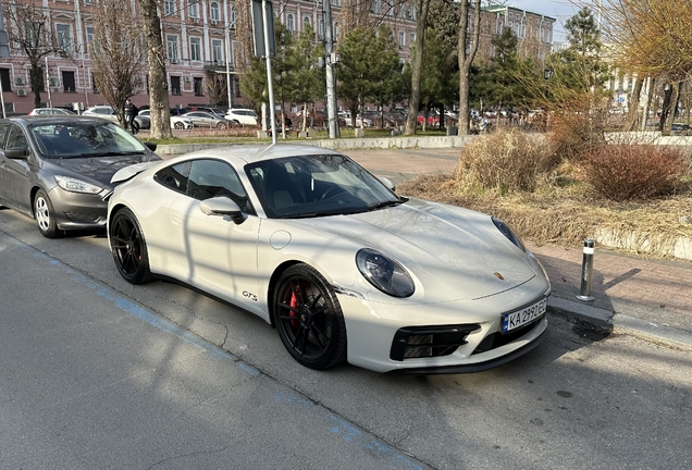 Porsche 992 Carrera 4 GTS