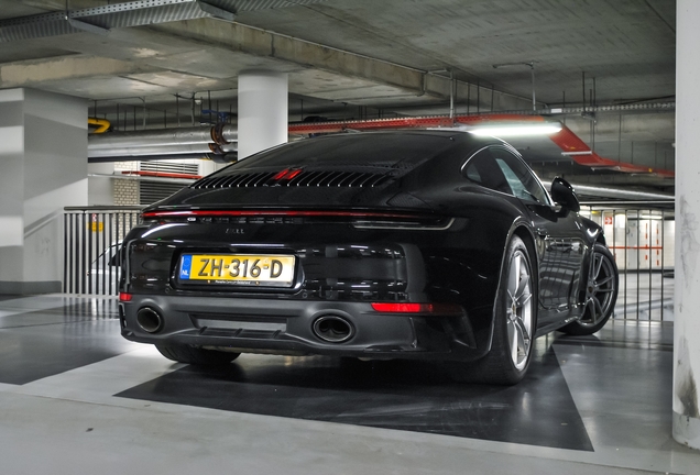 Porsche 992 Carrera 4S
