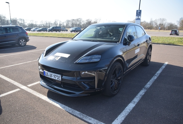 Porsche Macan EV Turbo