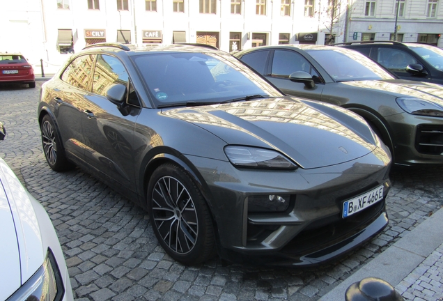 Porsche Macan EV Turbo