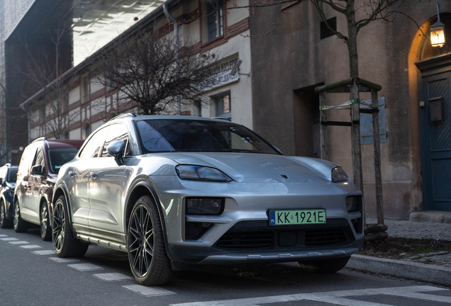 Porsche Macan EV Turbo