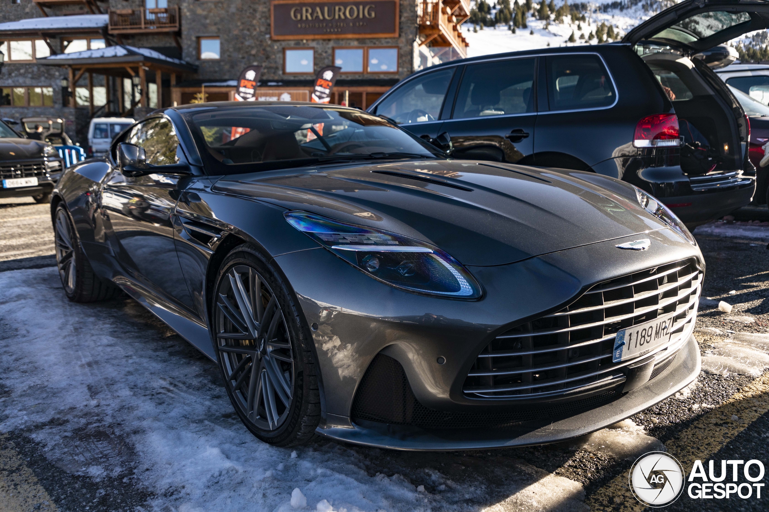 Aston Martin DB12