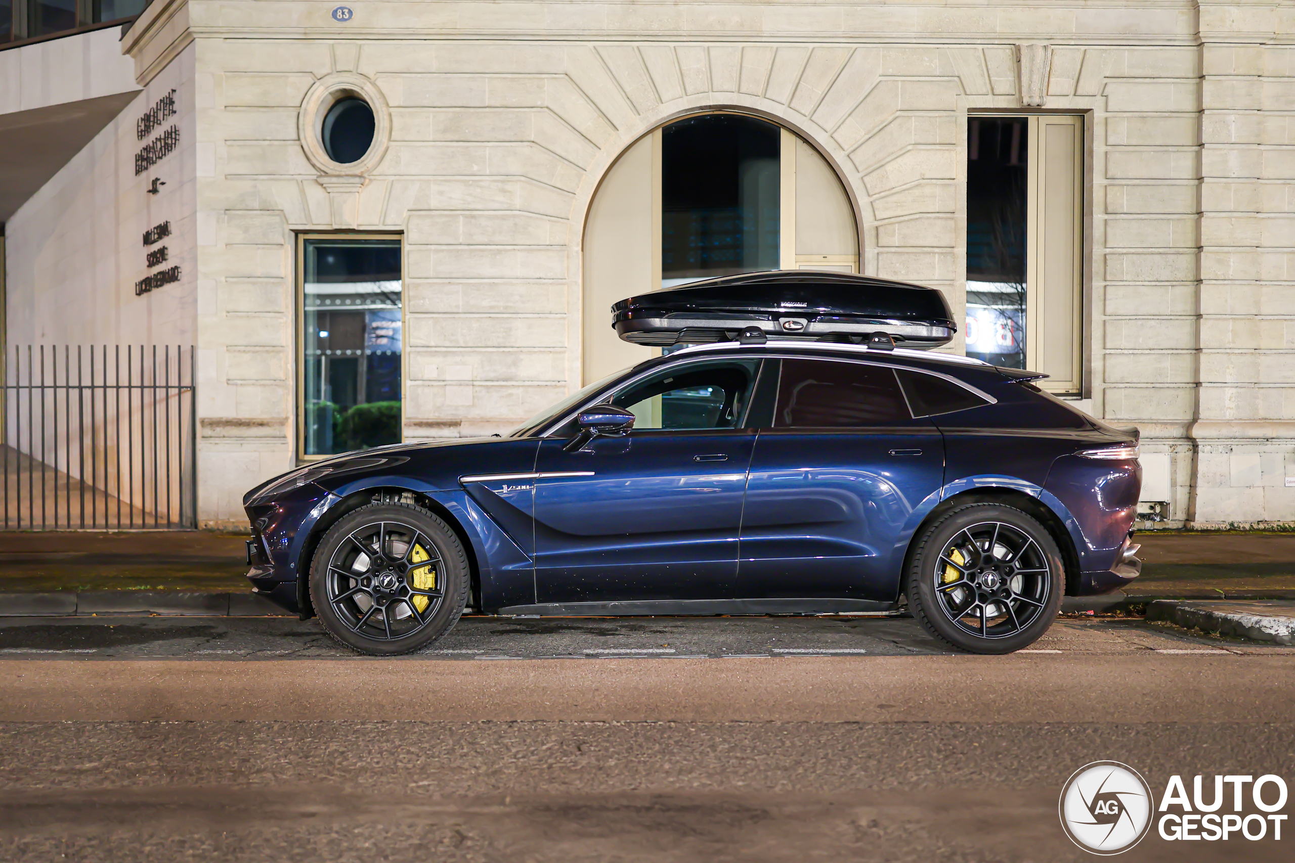 Aston Martin DBX