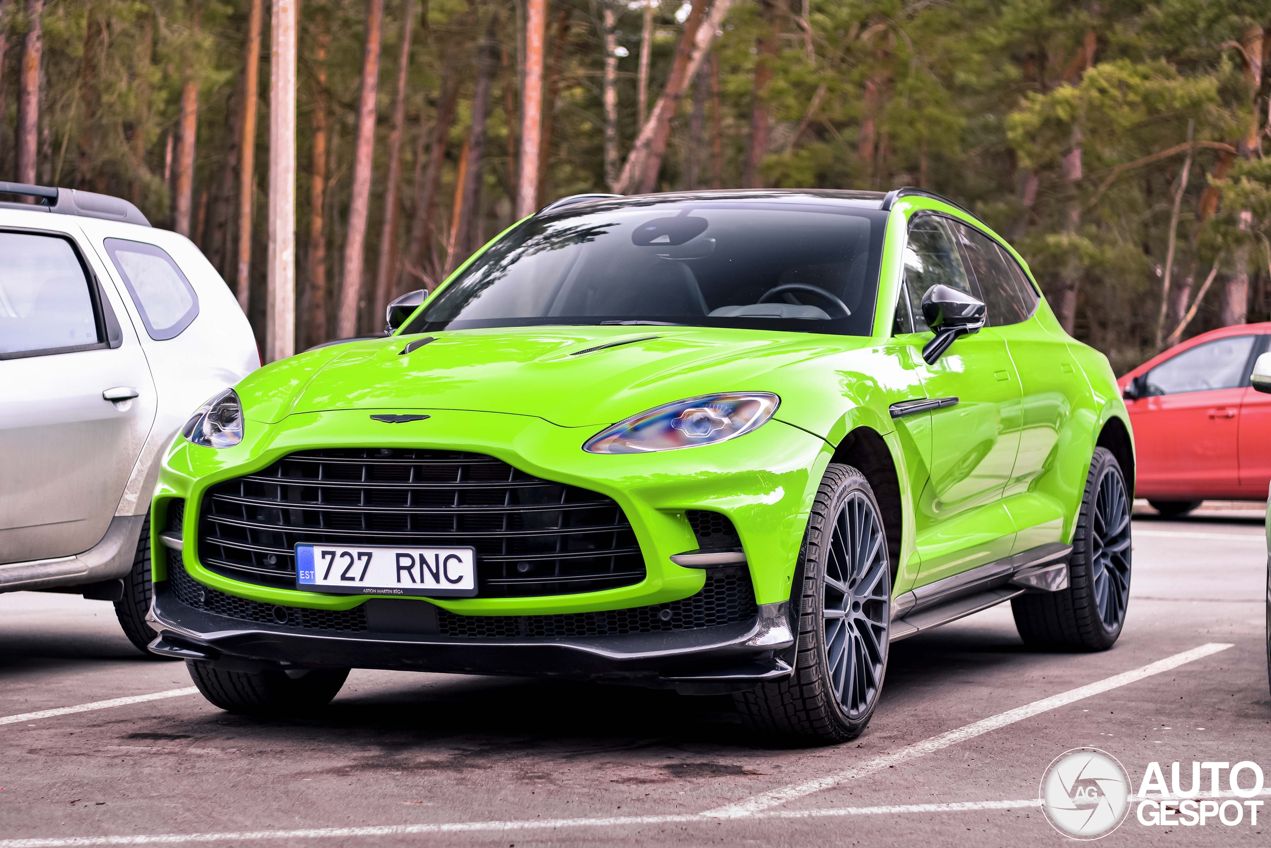 Aston Martin DBX707