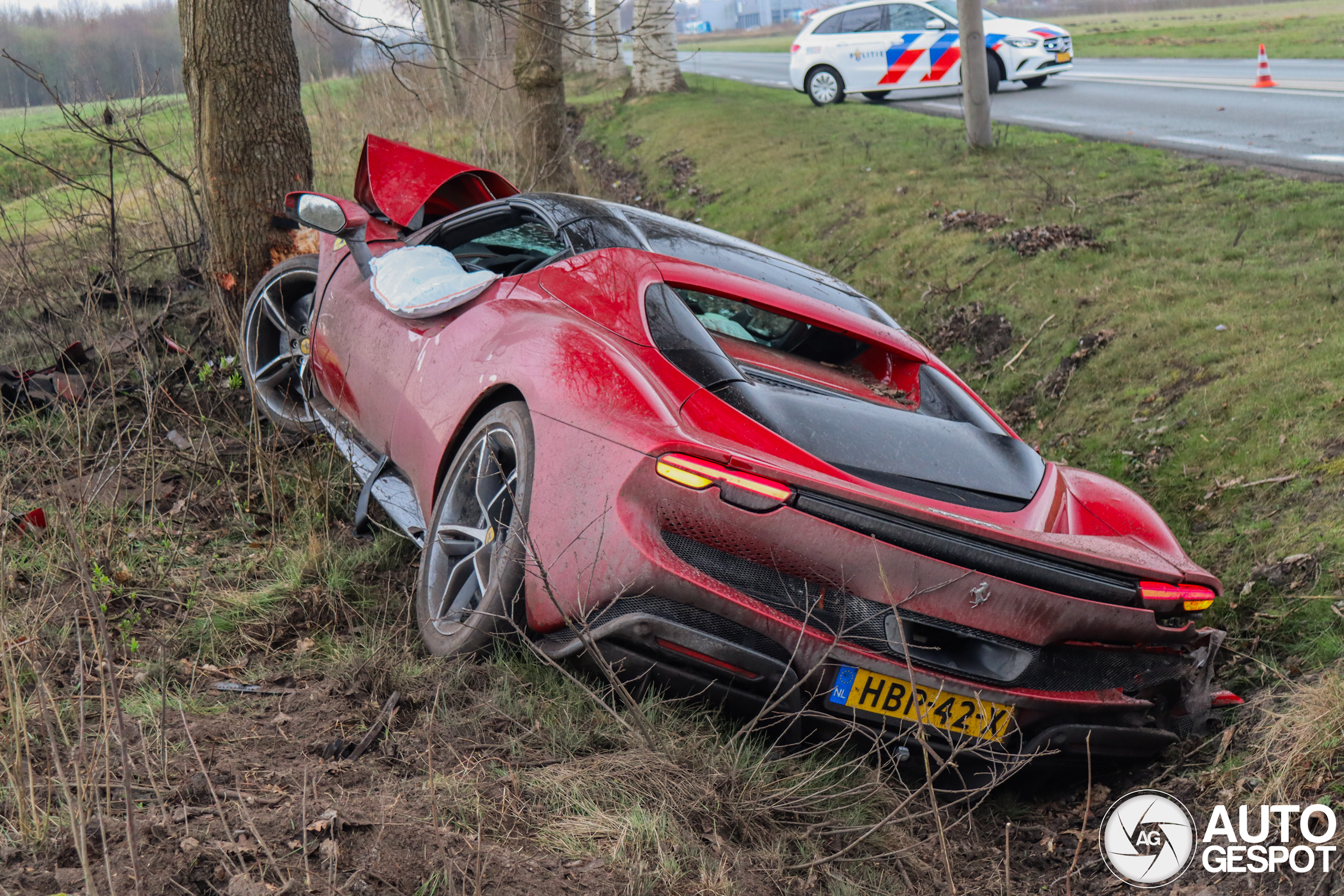 Tragična nesreća Ferarija 296 GTS u Emenu, Holandija