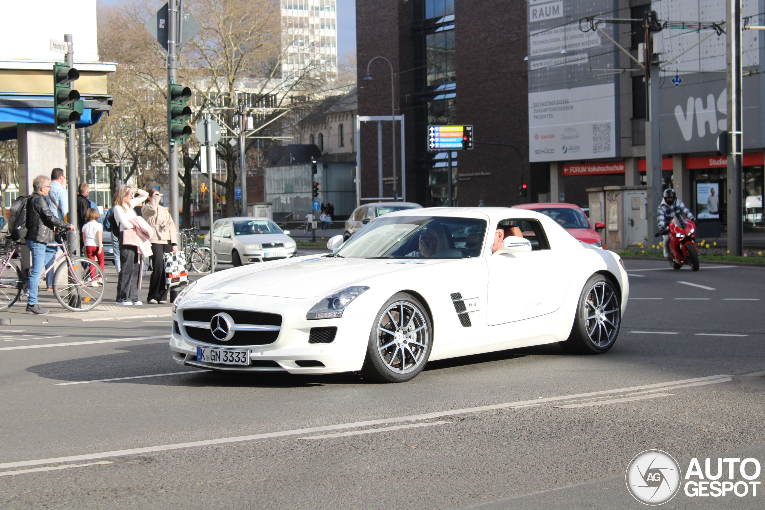 Mercedes-Benz SLS AMG