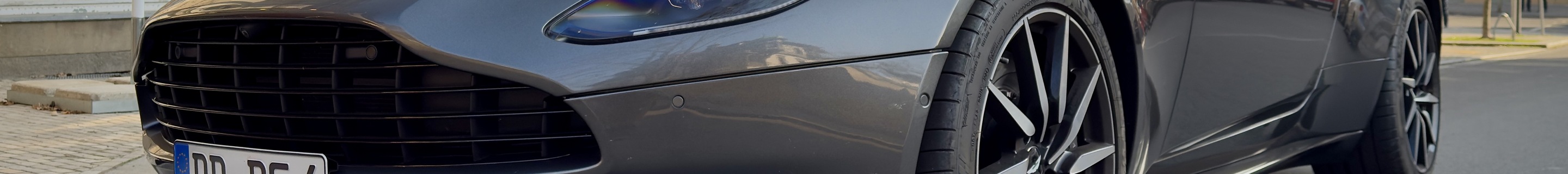 Aston Martin DB11 V8 Volante
