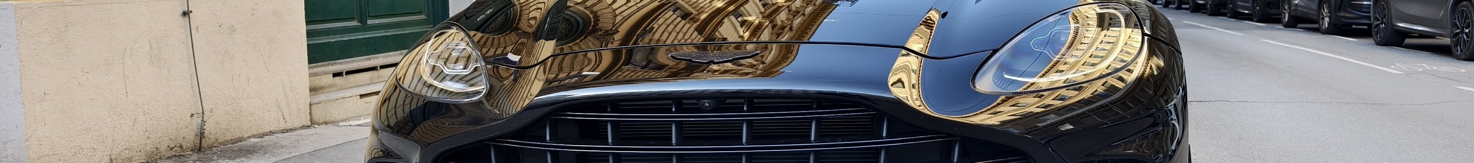 Aston Martin DBX707