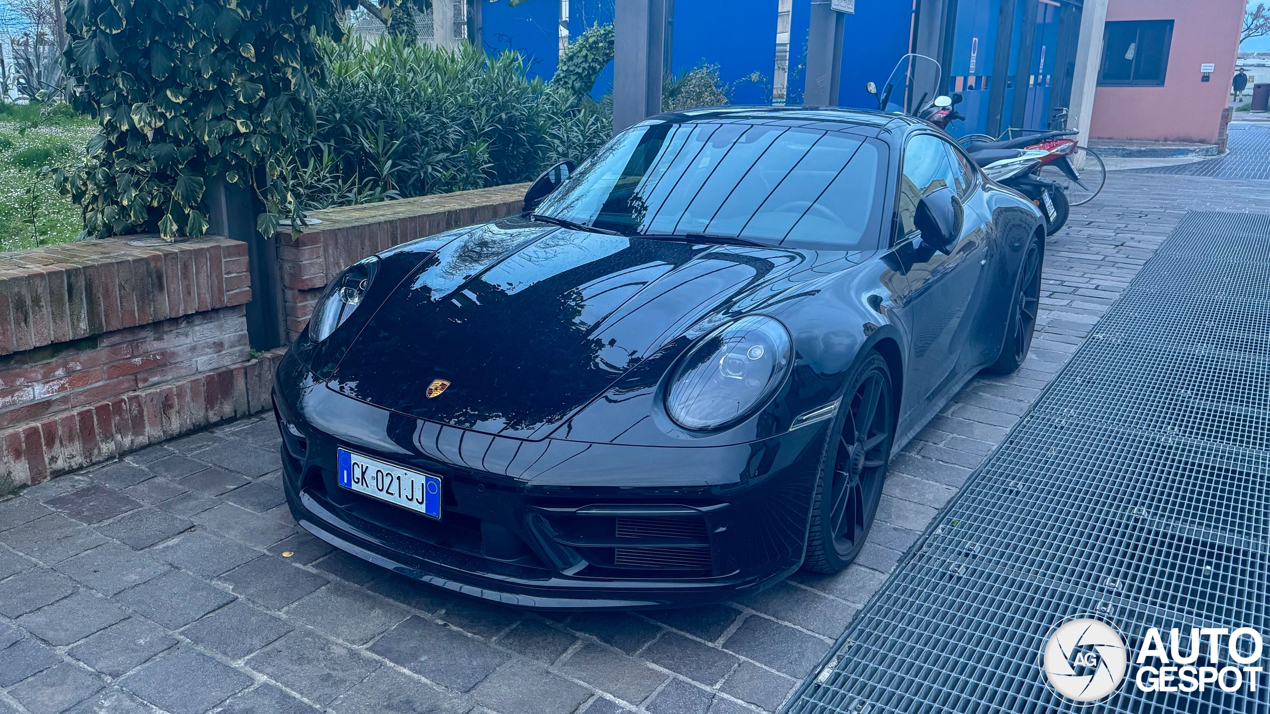 Porsche 992 Carrera 4 GTS