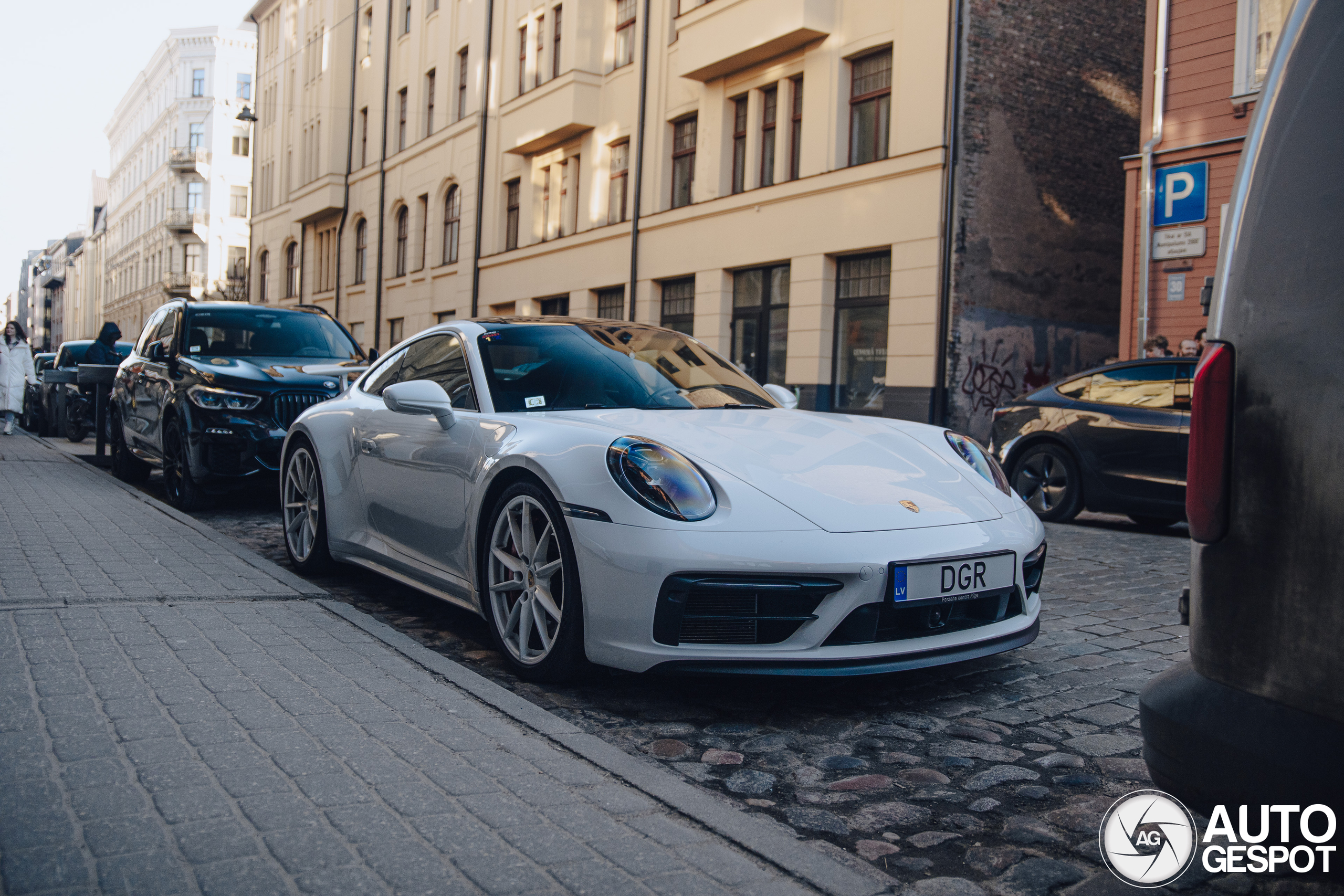 Porsche 992 Carrera 4 GTS