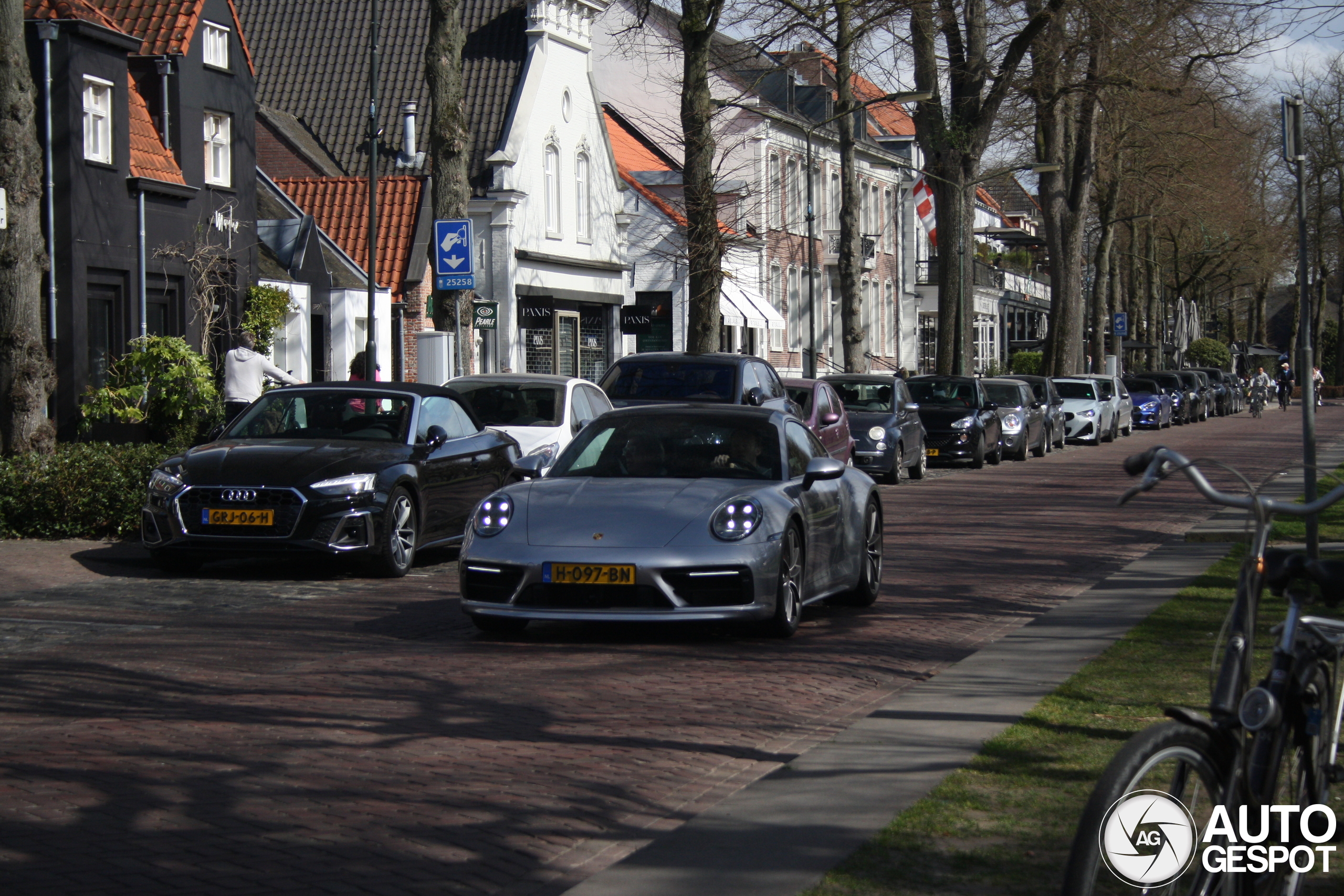 Porsche 992 Carrera 4S