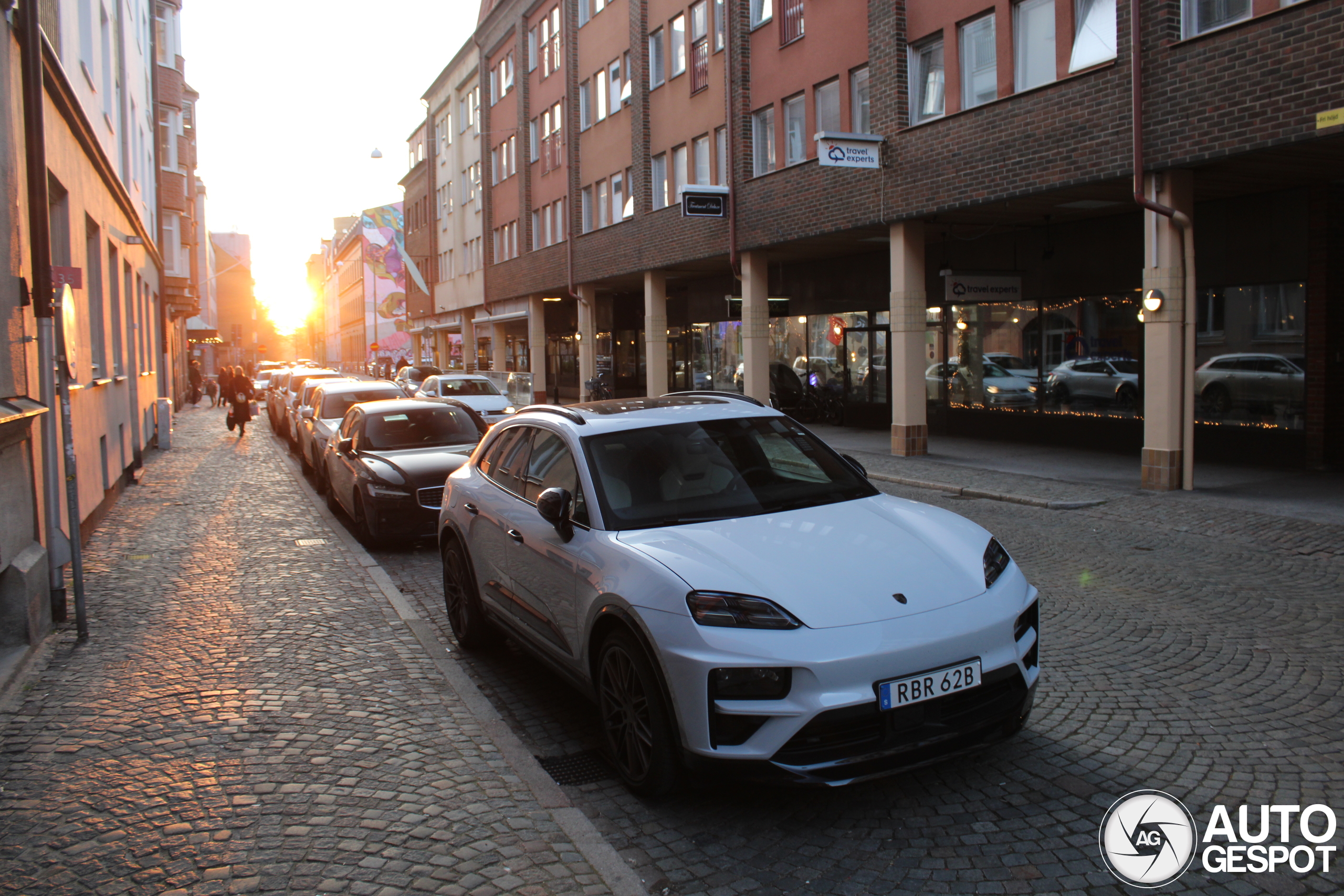 Porsche Macan EV Turbo